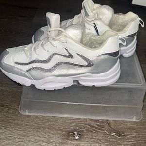 Rue 21 white sneakers